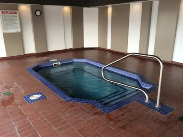 Stylish 1 Bedroom - Steps from the Canal - Pool, Gym & Rooftop - Photo 9