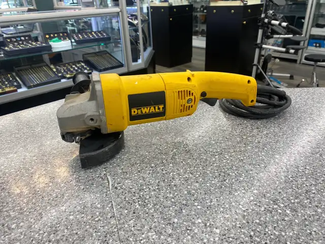 DeWalt DW831  Angle Grinder - Photo 2