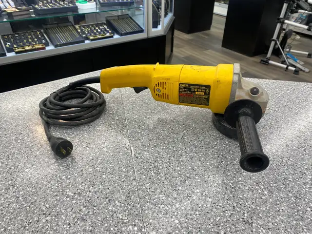 DeWalt DW831  Angle Grinder - Photo 3