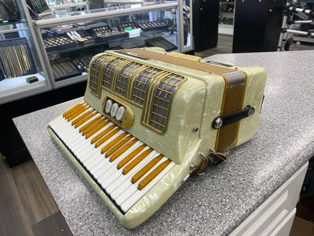 Hohner 22G 120 Bass Accordion - Photo 4