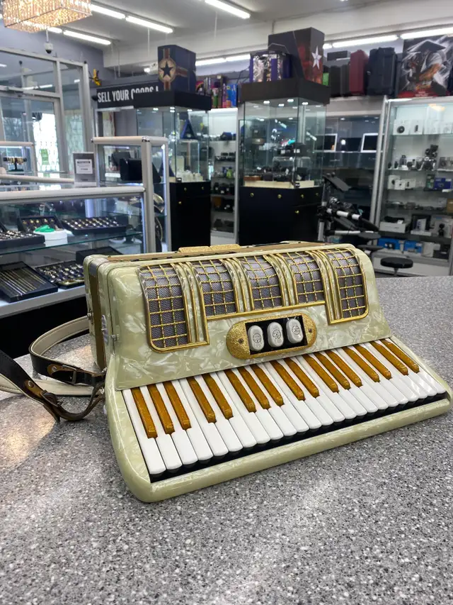 Hohner 22G 120 Bass Accordion - Photo 6