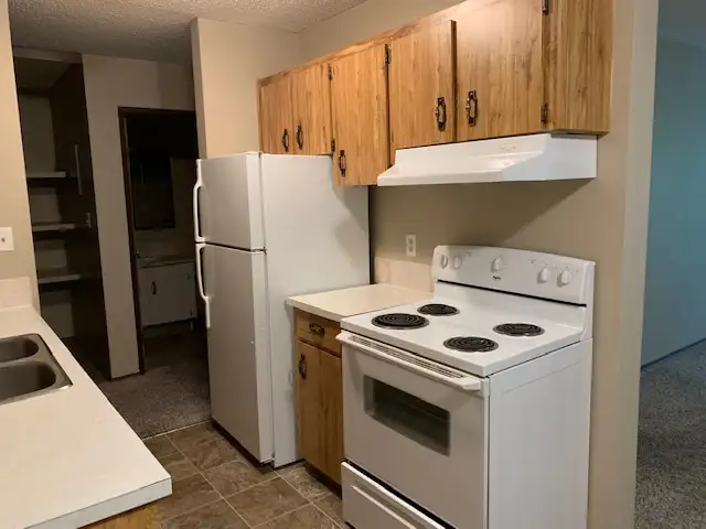 NO STAIRS! Spacious Well Maintained Building 2 Bed, 1 Bath - Photo 2