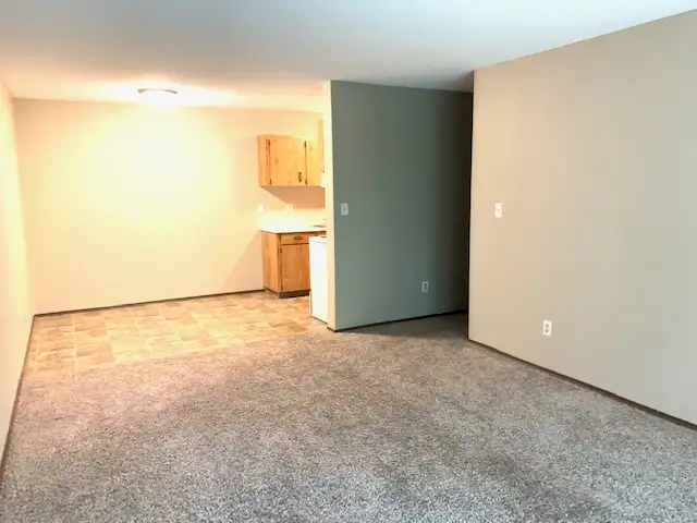 NO STAIRS! Spacious Well Maintained Building 2 Bed, 1 Bath - Photo 4