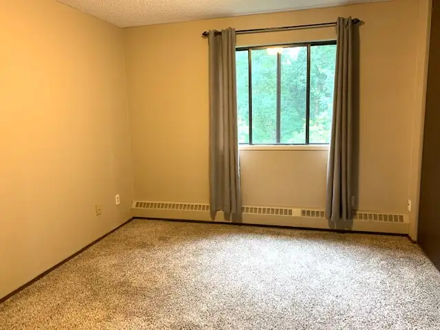 NO STAIRS! Spacious Well Maintained Building 2 Bed, 1 Bath - Photo 7