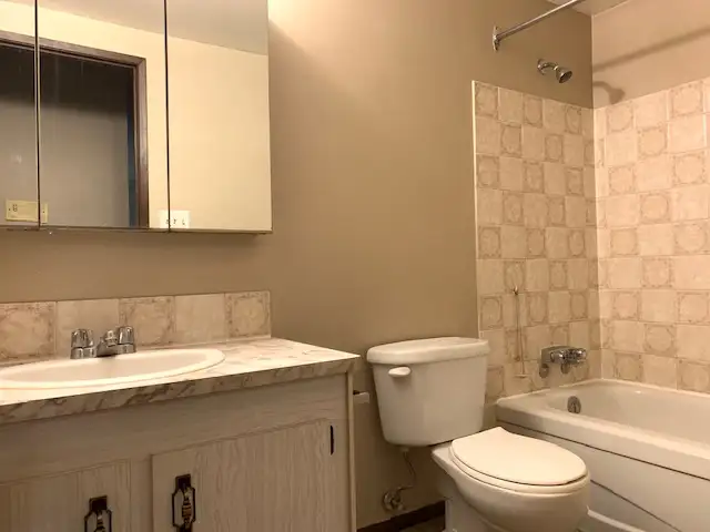 NO STAIRS! Spacious Well Maintained Building 2 Bed, 1 Bath - Photo 10