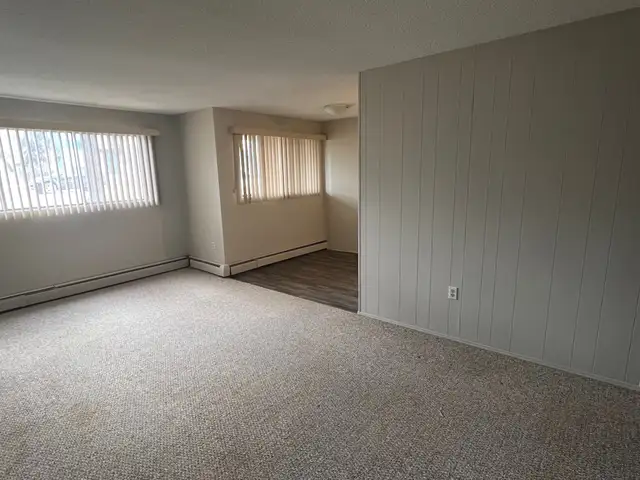 Spacious 2 Bedroom 1 Bath Apartment in the heart of Red Deer! - Photo 4