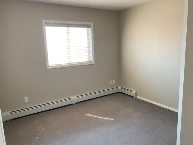 Amazing Condo in Sylvan lake! 2 bed, 2 bath w/ UG Parking - Photo 7