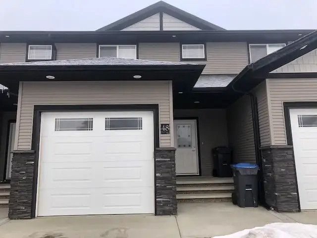 3 Bedroom Townhouse for Rent in Sylvan Lake w/ Garage!