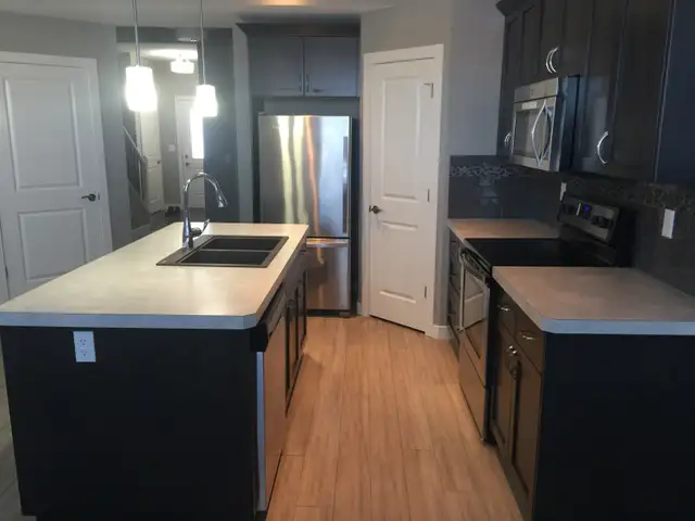 3 Bedroom Townhouse for Rent in Sylvan Lake w/ Garage! - Photo 4