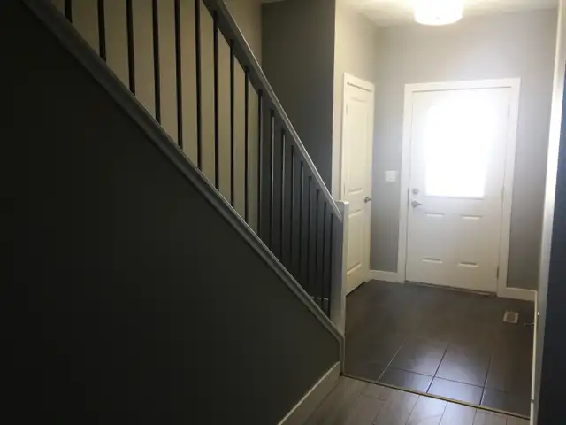 3 Bedroom Townhouse for Rent in Sylvan Lake w/ Garage! - Photo 9