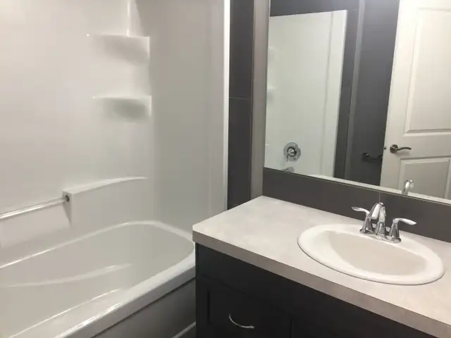 3 Bedroom Townhouse for Rent in Sylvan Lake w/ Garage! - Photo 14