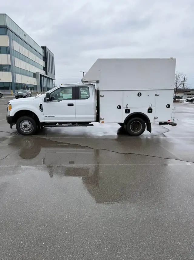 2017 Ford F-350 Service Truck - Photo 3
