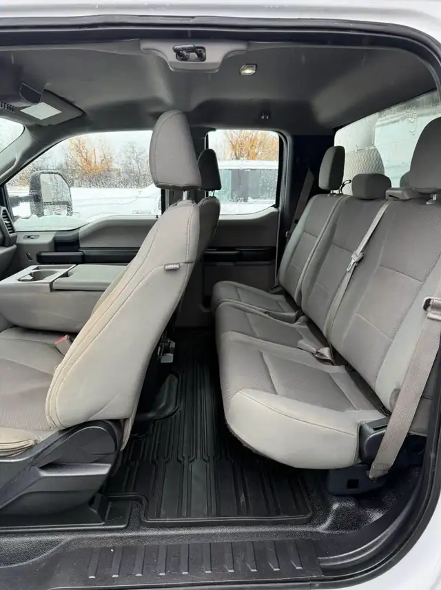 2017 Ford F-350 Service Truck - Photo 9