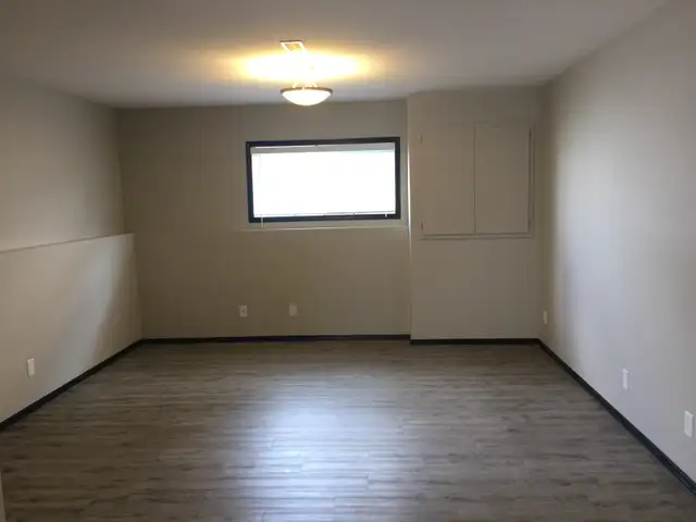 Gorgeous Basement Suite in Vanier East! 2 bed, 1 bath - Photo 6