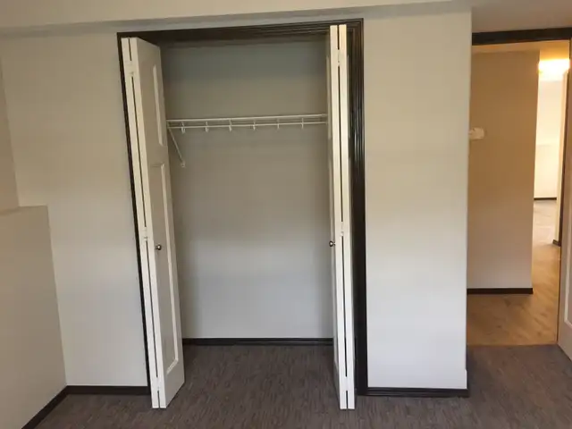 Gorgeous Basement Suite in Vanier East! 2 bed, 1 bath - Photo 9