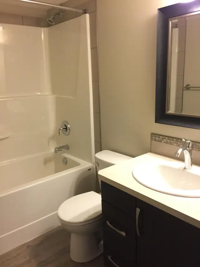 Gorgeous Basement Suite in Vanier East! 2 bed, 1 bath - Photo 10