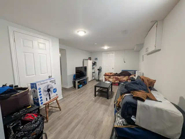 38 Chalmers St, St. Catharines - 1 Bedroom Lower Unit - Photo 2