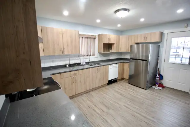 Kiniski Gardens 3 Bed 2 Bath Dbl Garage Home For Rent Edmonton - Photo 7