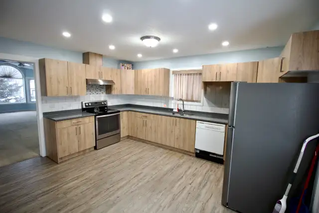 Kiniski Gardens 3 Bed 2 Bath Dbl Garage Home For Rent Edmonton - Photo 8