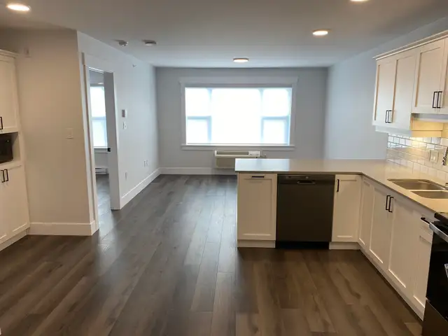 1-Bed Apt, Near UNB, Shopping, Transit – 408-55 Forest Hill - Photo 3