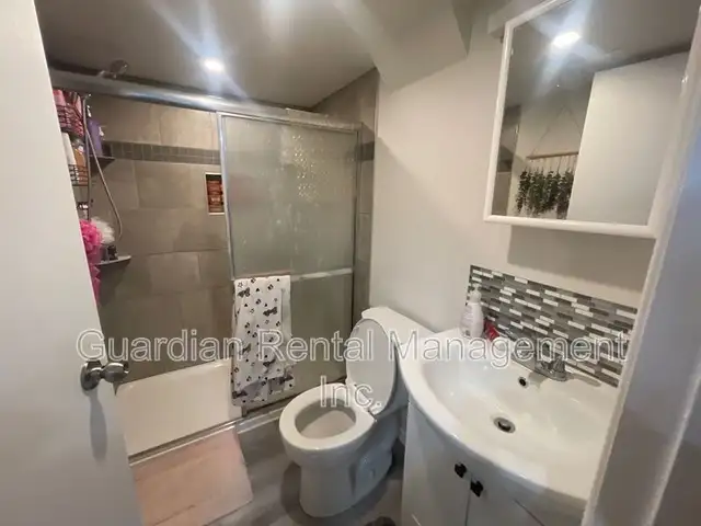 2 Bedroom, 1 Bath Lower-Level Unit – 2606 Woodlawn Ave – $1,900/ - Photo 6