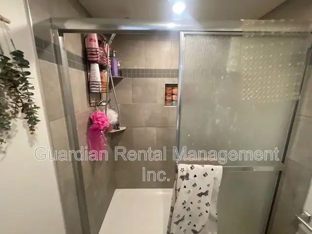 2 Bedroom, 1 Bath Lower-Level Unit – 2606 Woodlawn Ave – $1,900/ - Photo 7