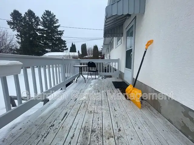 2 Bedroom, 1 Bath Lower-Level Unit – 2606 Woodlawn Ave – $1,900/ - Photo 10