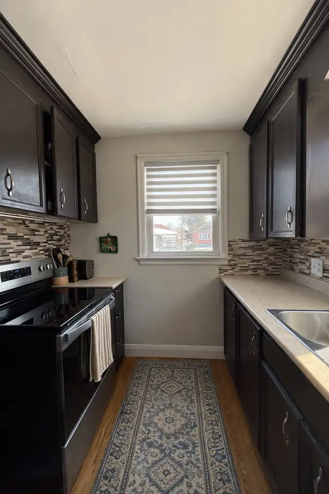 All-Inclusive 3 Bedroom w/ Internet, Yard & Parking – North End - Photo 7