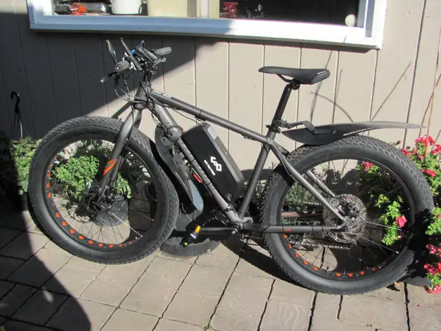 Number of high end and custom bikes for sale. - Photo 5