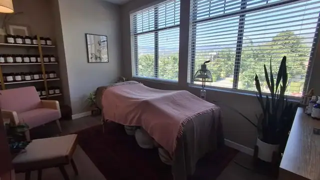 West Kelowna Health Clinic - Office Room Rental - Photo 4