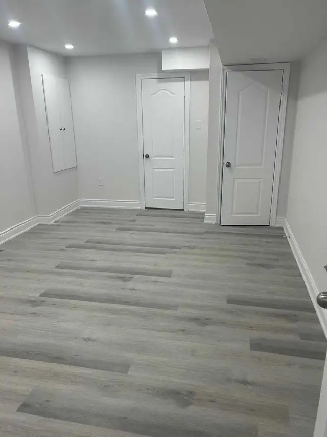 3 Bedrooms plus 2 Washrooms New Legal  Basement - Photo 3