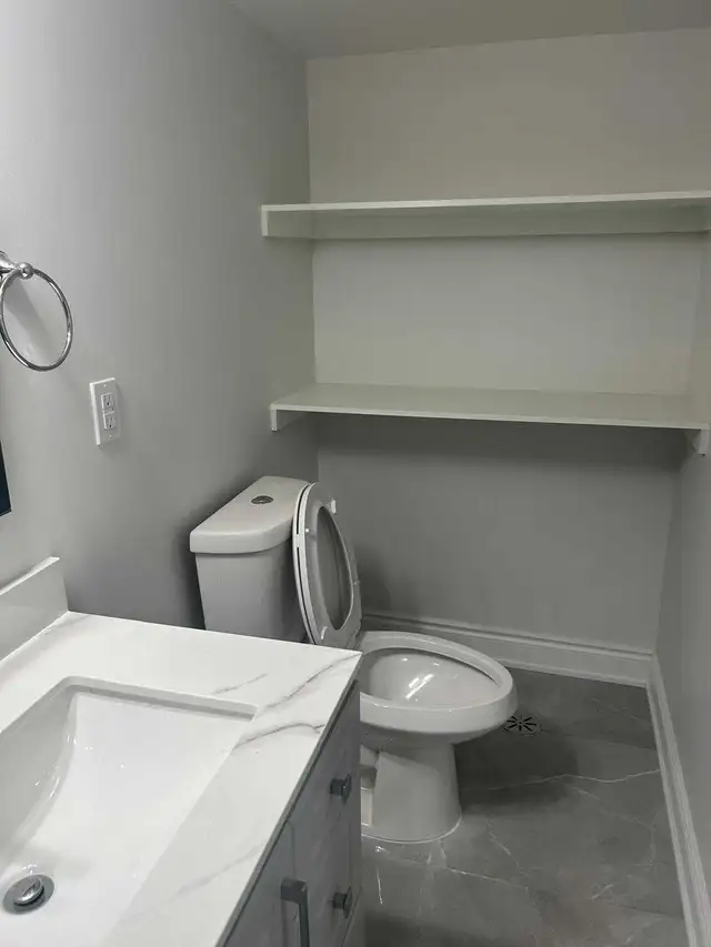 3 Bedrooms plus 2 Washrooms New Legal  Basement - Photo 4