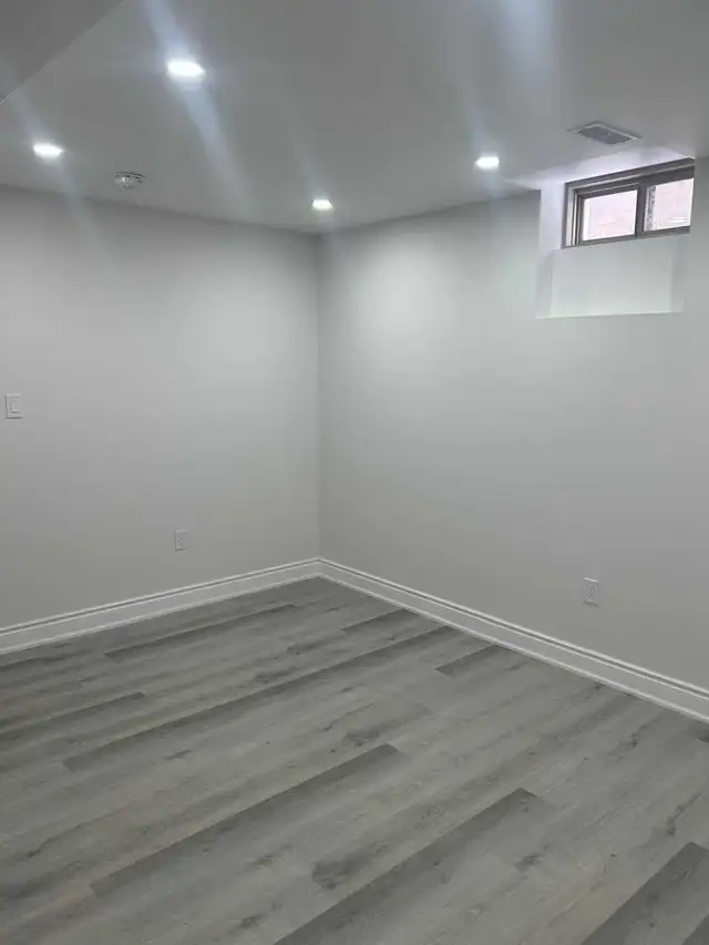 3 Bedrooms plus 2 Washrooms New Legal  Basement - Photo 5