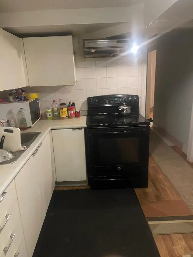 Private room fully furnished (BASEMENT GIRL ONLY) Malton  $600. - Photo 6