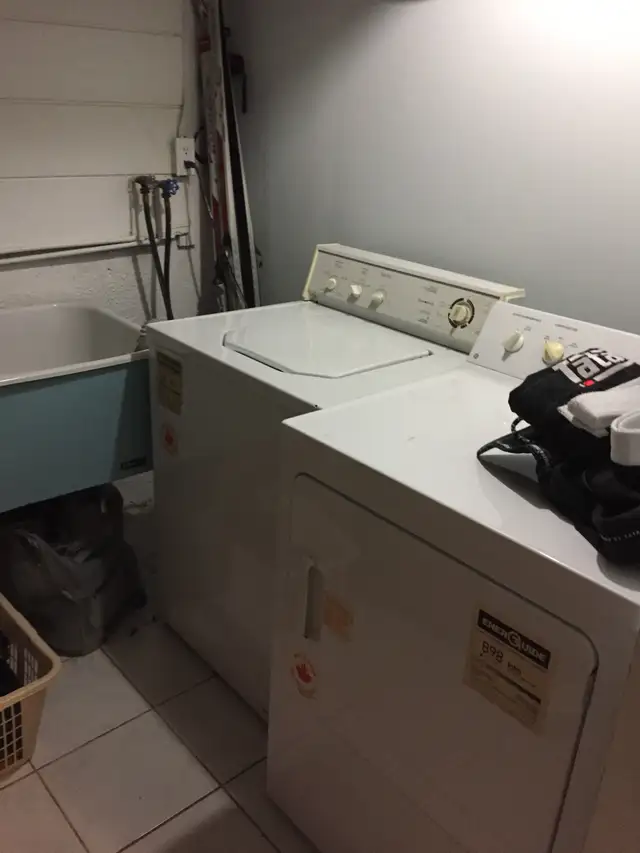 Private room fully furnished (BASEMENT GIRL ONLY) Malton  $600. - Photo 7