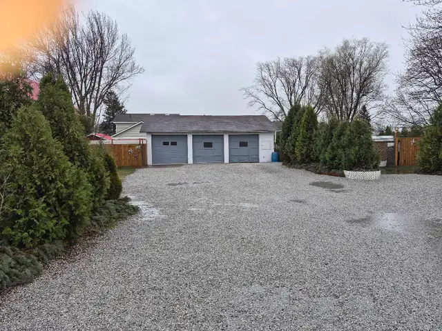 1057 oak ave Kingsville Ontario - Photo 2