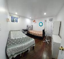 SHARING/PRIVATE ROOM ,MAIN FLOOR AVALABLE NOW/May 01