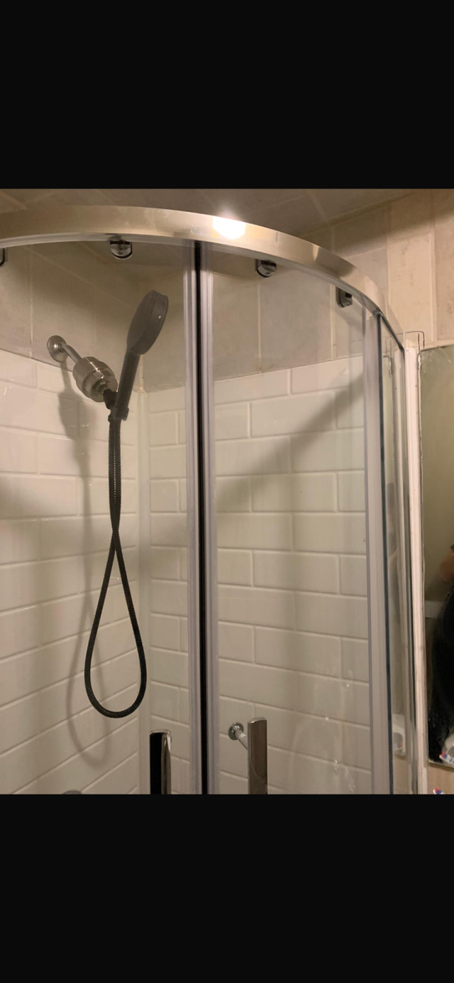 Spacious bedroom available from  May 1st . - Photo 2