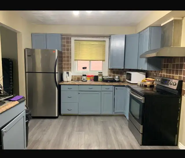 Spacious bedroom available from  May 1st . - Photo 4