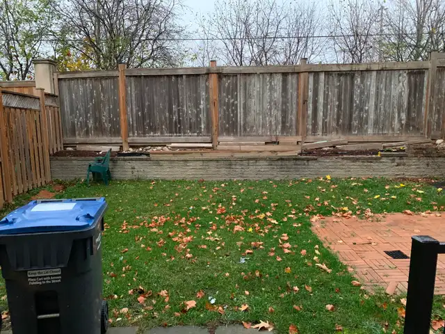 Spacious bedroom available from  May 1st . - Photo 8