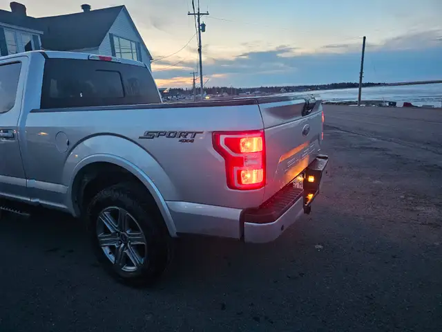 2018 Ford F-150 4WD SUPERCREW LONG BED XLT NON SMOKER - Photo 2