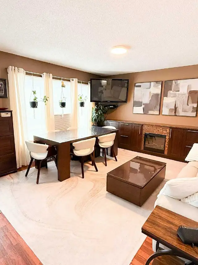 House for Sale - Open House Saturday 2-4pm - Photo 3