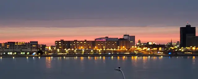 Enjoy Waterfront & Fireworks from Private Balcony - Photo 9