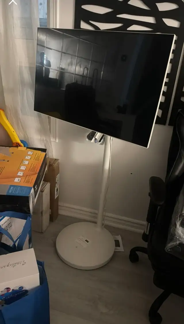 ApoloSign 32 inch 4K UHD Smart Portable TV 2nd Gen