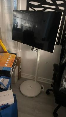 ApoloSign 32 inch 4K UHD Smart Portable TV 2nd Gen