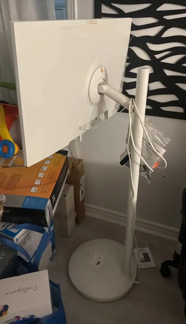 ApoloSign 32 inch 4K UHD Smart Portable TV 2nd Gen - Photo 2