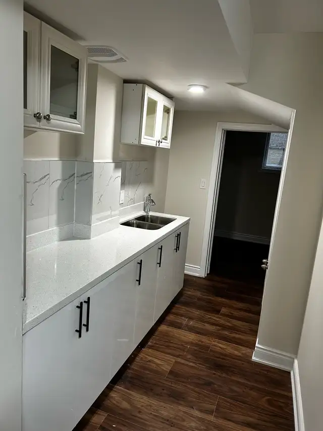 Basement for rent - Photo 4