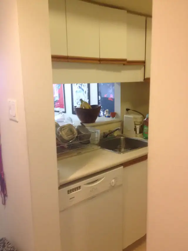 Room For Rent - King Plaza - 92 King Street E - Photo 8