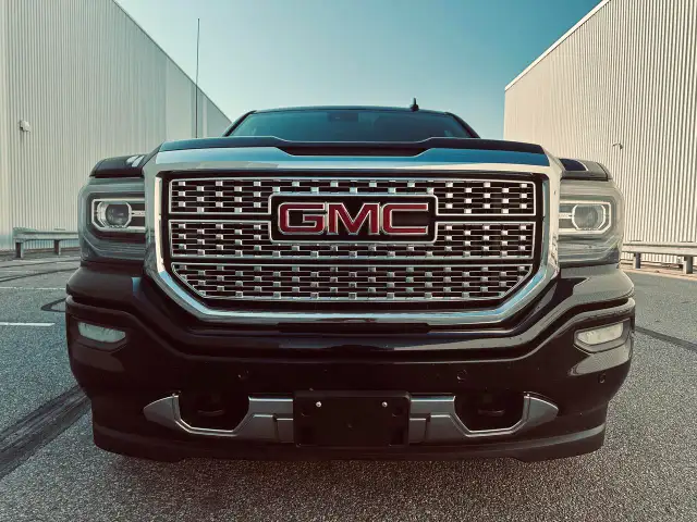 2016 GMC Sierra 1500 4WD Crew Cab Denali Ultimate 6.2 L In Black - Photo 2