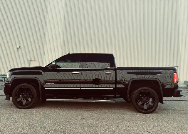2016 GMC Sierra 1500 4WD Crew Cab Denali Ultimate 6.2 L In Black - Photo 6